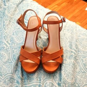 Size 10 orangey nude heels